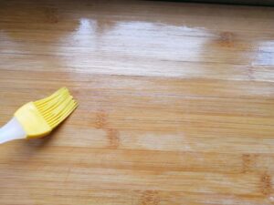 how to clean a wood cutting board